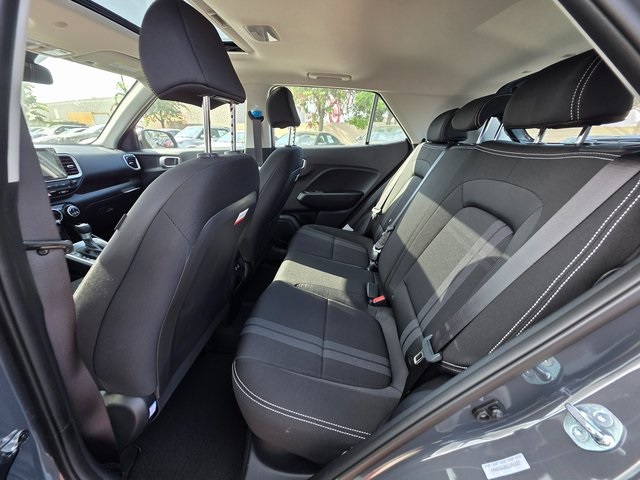 Vehicle image 17 of 46