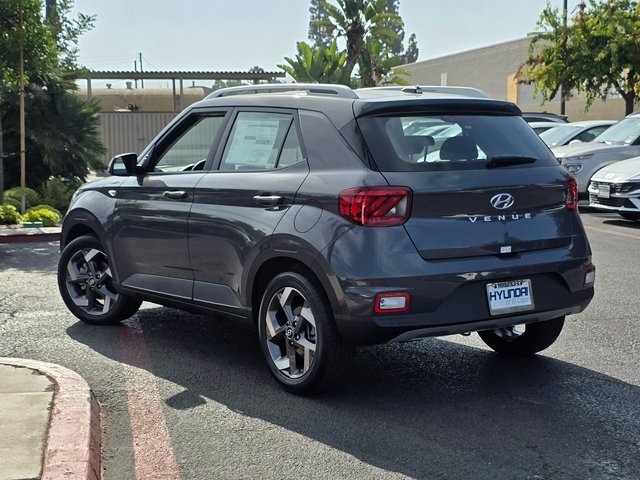 Vehicle image 7 of 46