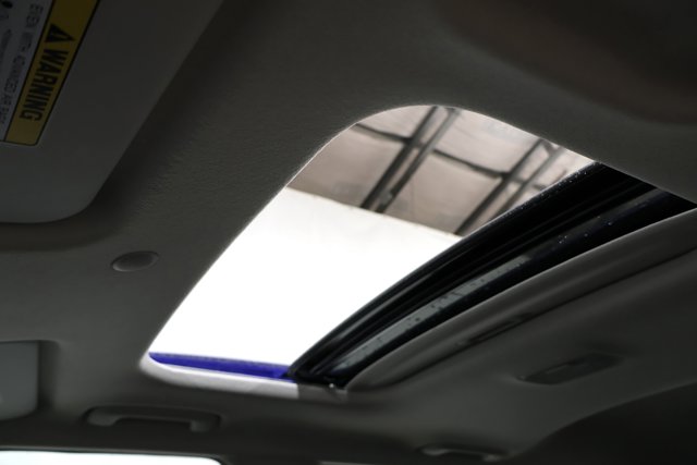 Vehicle image 23 of 31