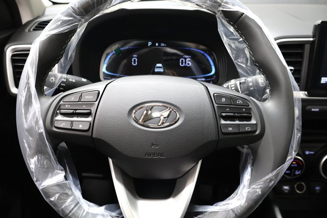 Vehicle image 14 of 31