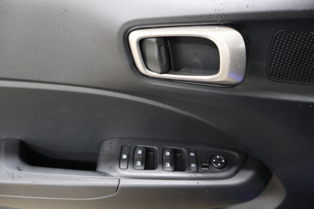 Vehicle image 7 of 31