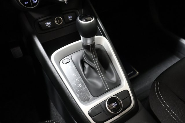 Vehicle image 21 of 31