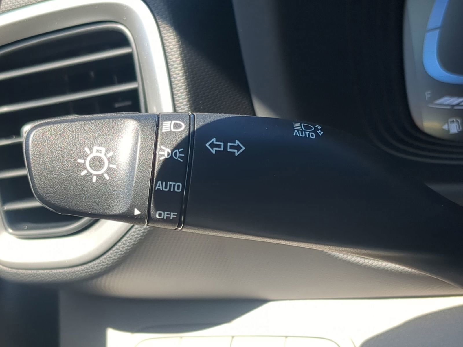 2025 Hyundai Venue SEL Image 21 of 38