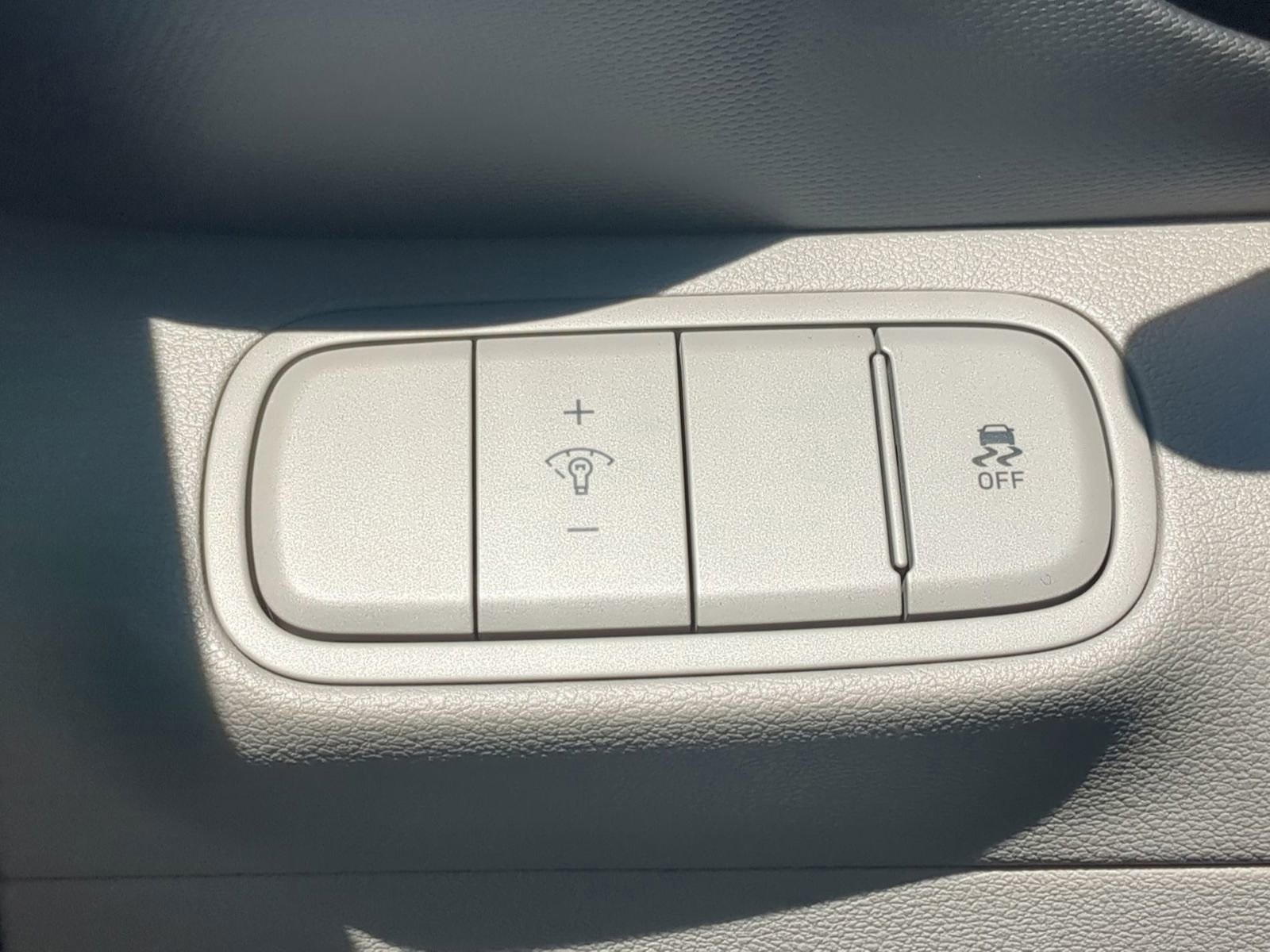 2025 Hyundai Venue SEL Image 23 of 38