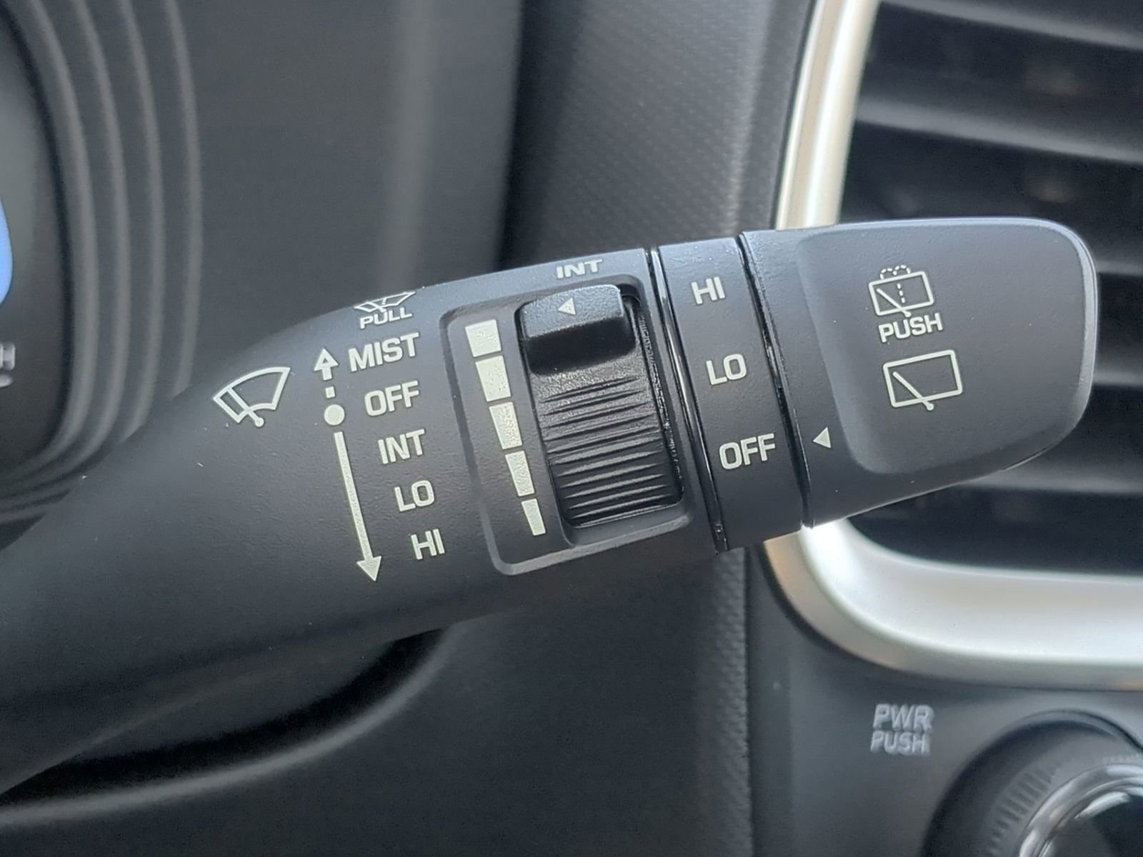 2025 Hyundai Venue SEL Image 22 of 38