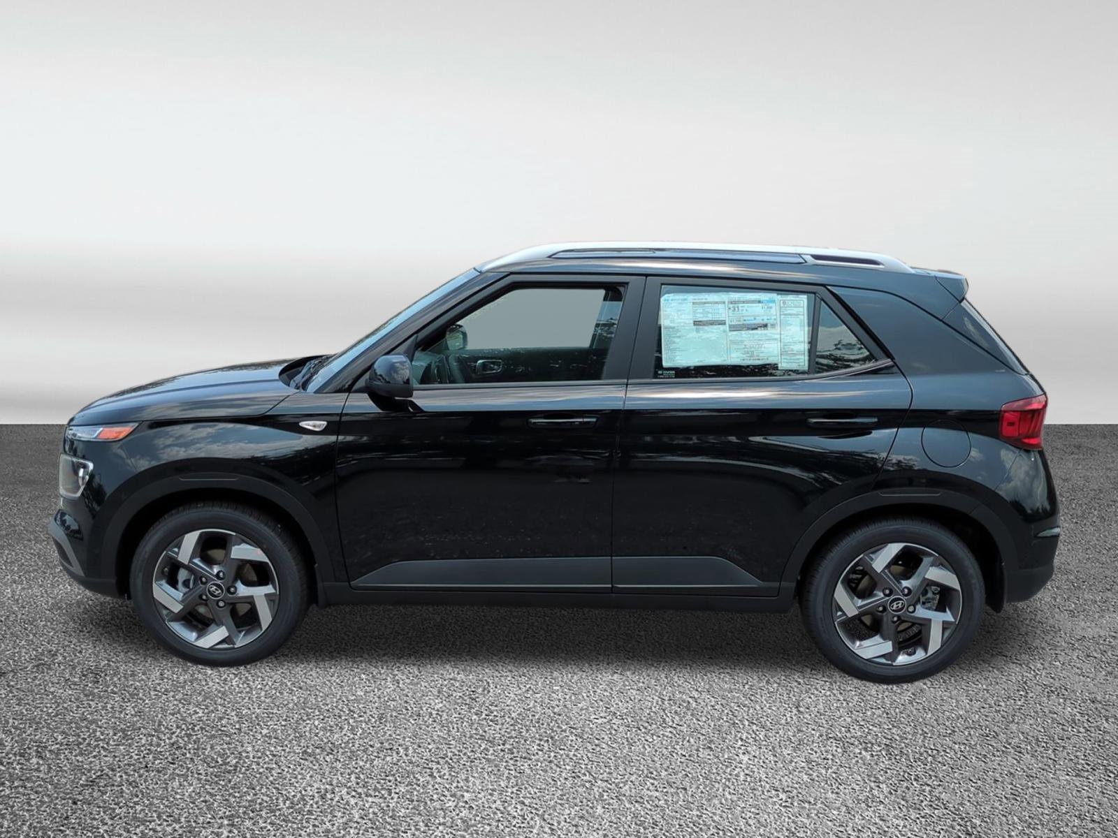 2025 Hyundai Venue SEL Image 8 of 38