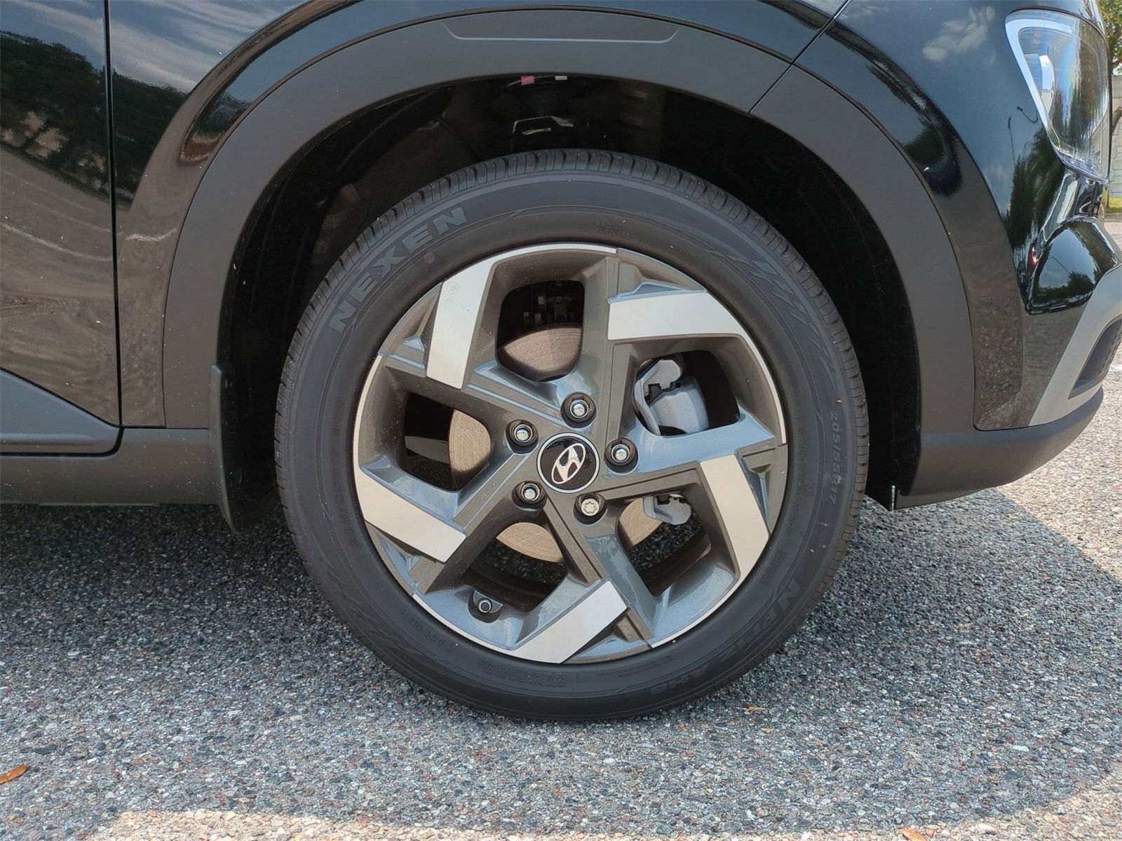 2025 Hyundai Venue SEL Image 9 of 38