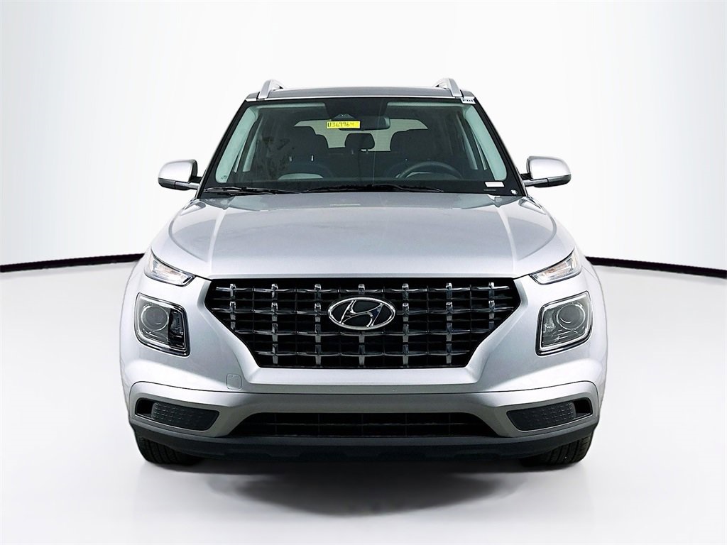 2025 Hyundai Venue SEL Image 2 of 20