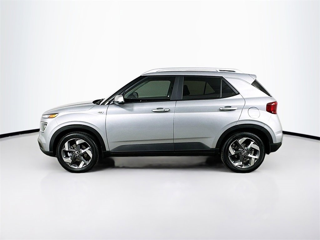 2025 Hyundai Venue SEL Image 5 of 20