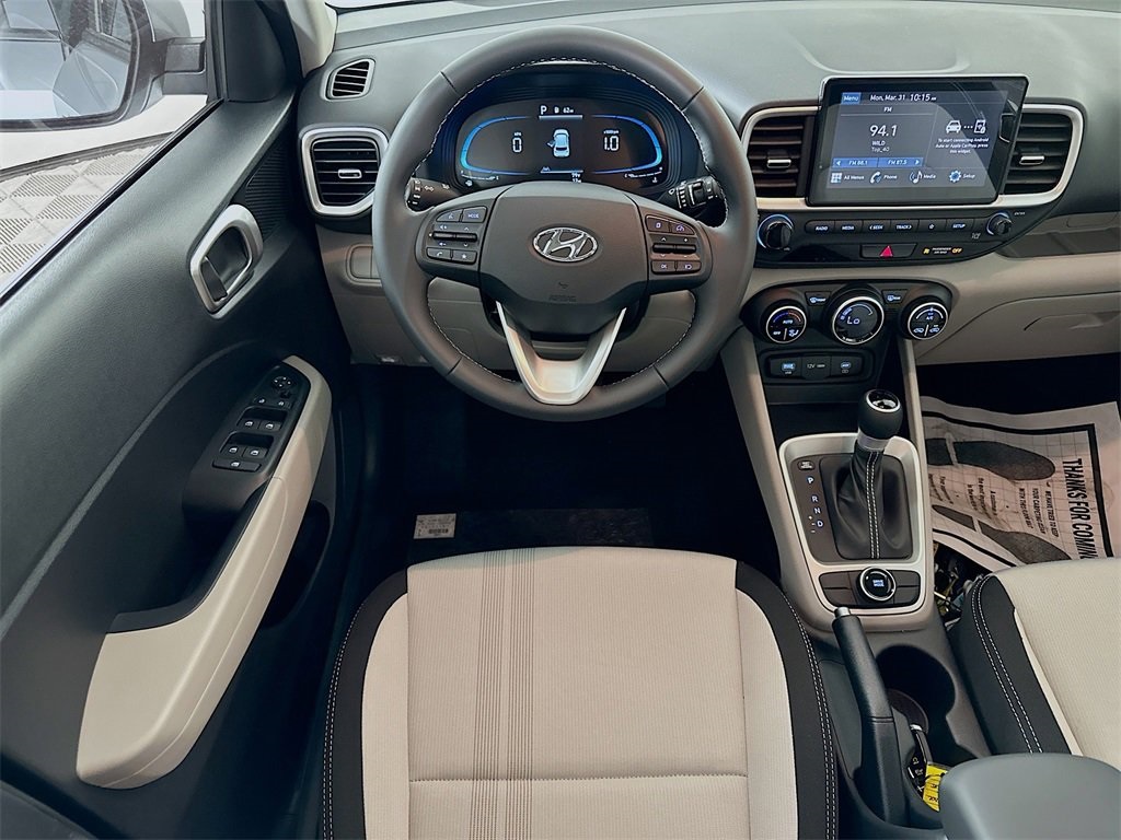 2025 Hyundai Venue SEL Image 10 of 20