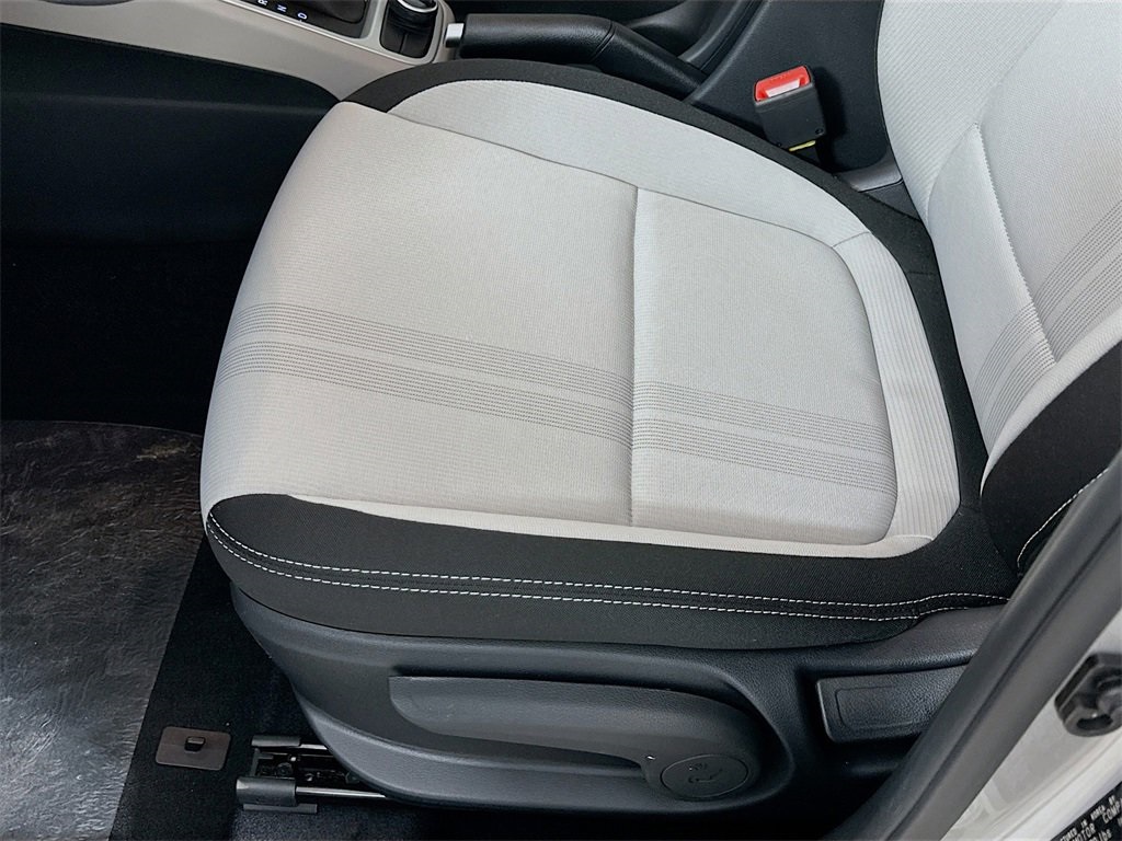 2025 Hyundai Venue SEL Image 18 of 20