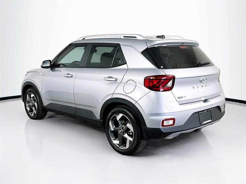 2025 Hyundai Venue SEL Image 4 of 20