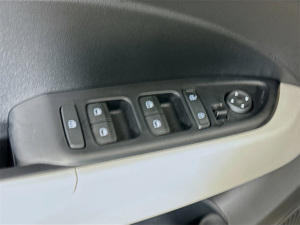 2025 Hyundai Venue SEL Image 15 of 20