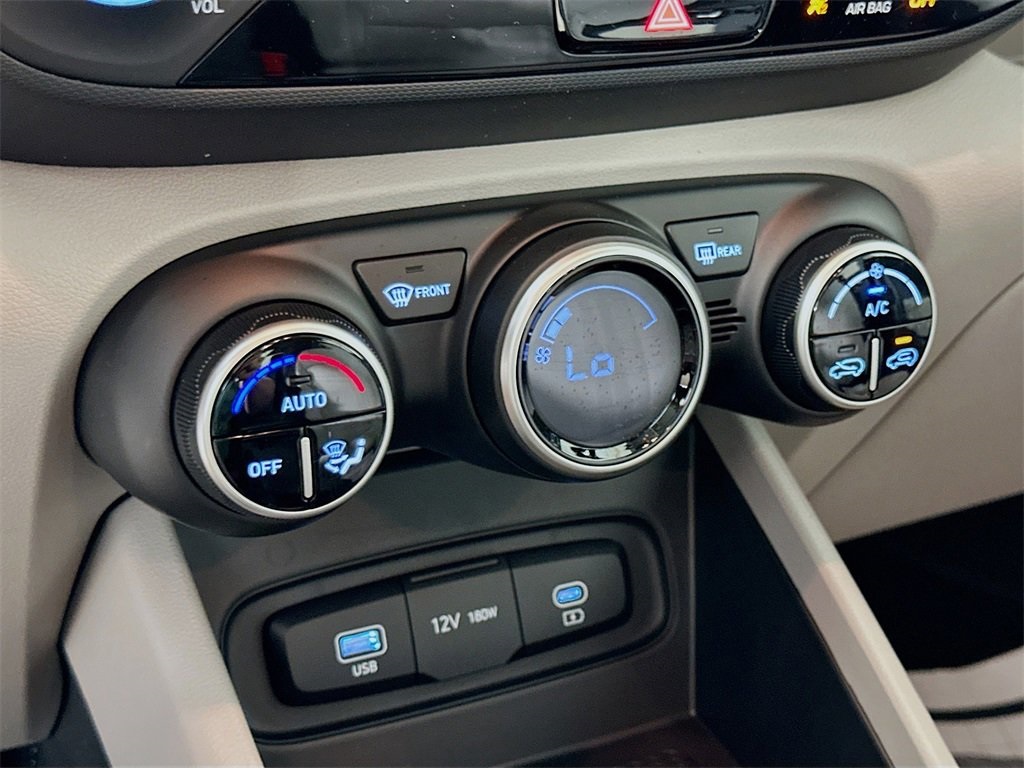 2025 Hyundai Venue SEL Image 19 of 20