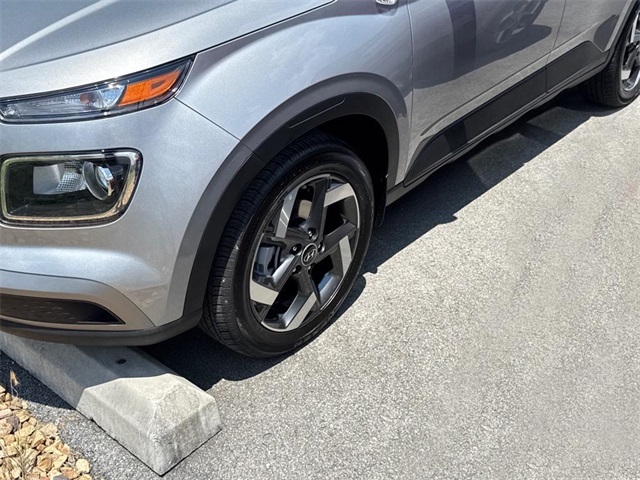2025 Hyundai Venue SEL Image 4 of 5