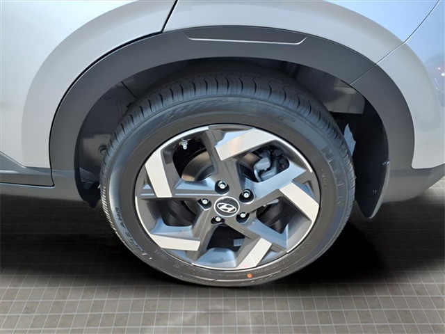 2025 Hyundai Venue SEL Image 7 of 19