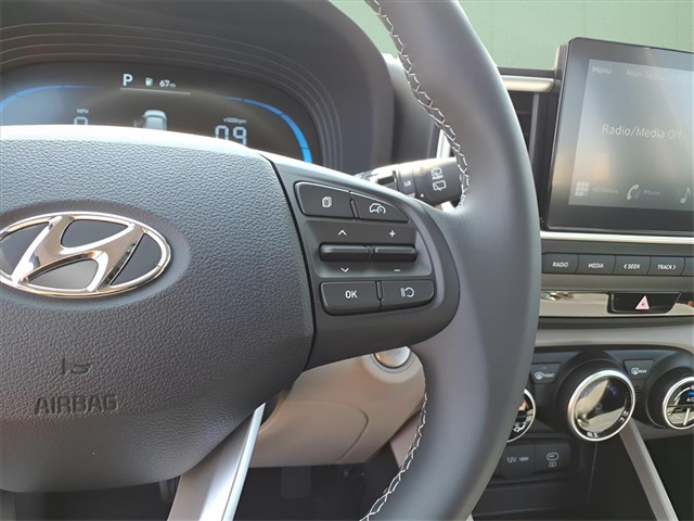 2025 Hyundai Venue SEL Image 17 of 19