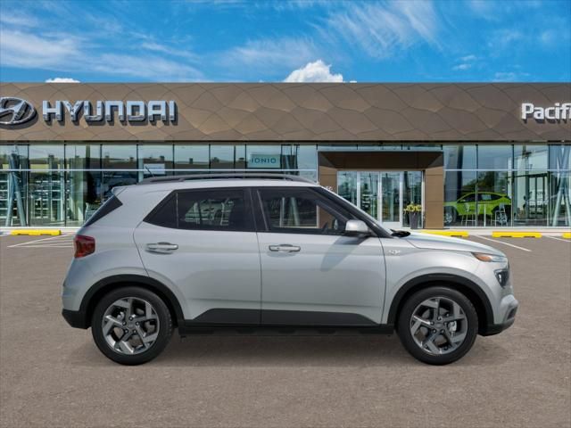 2025 Hyundai Venue SEL Image 4 of 17