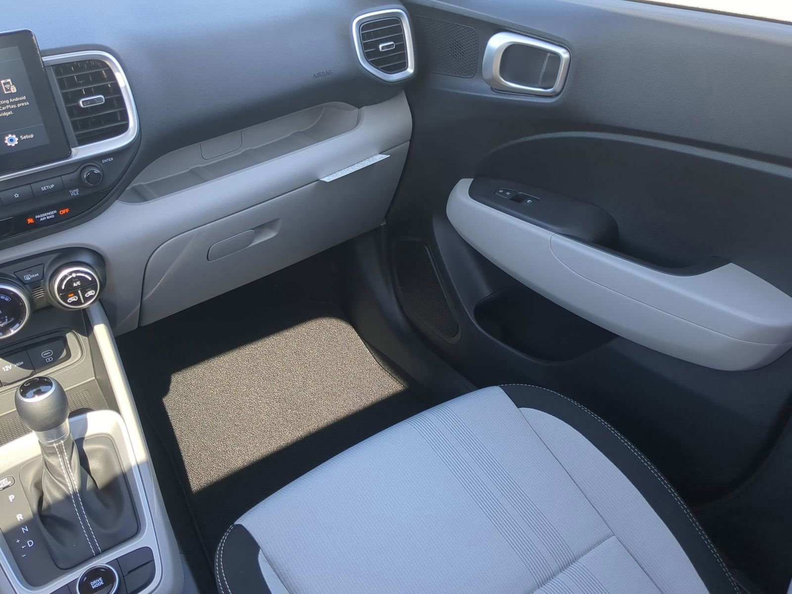 2025 Hyundai Venue SEL Image 23 of 38