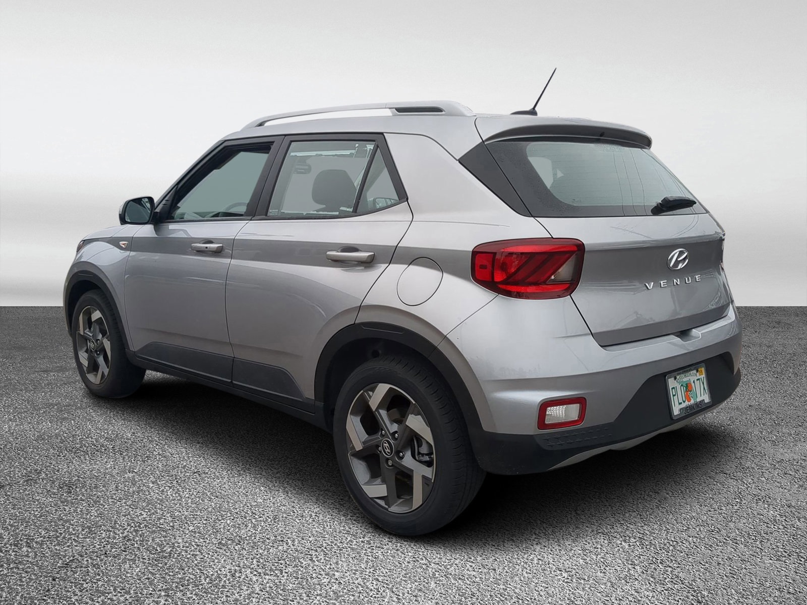 2025 Hyundai Venue SEL Image 7 of 38