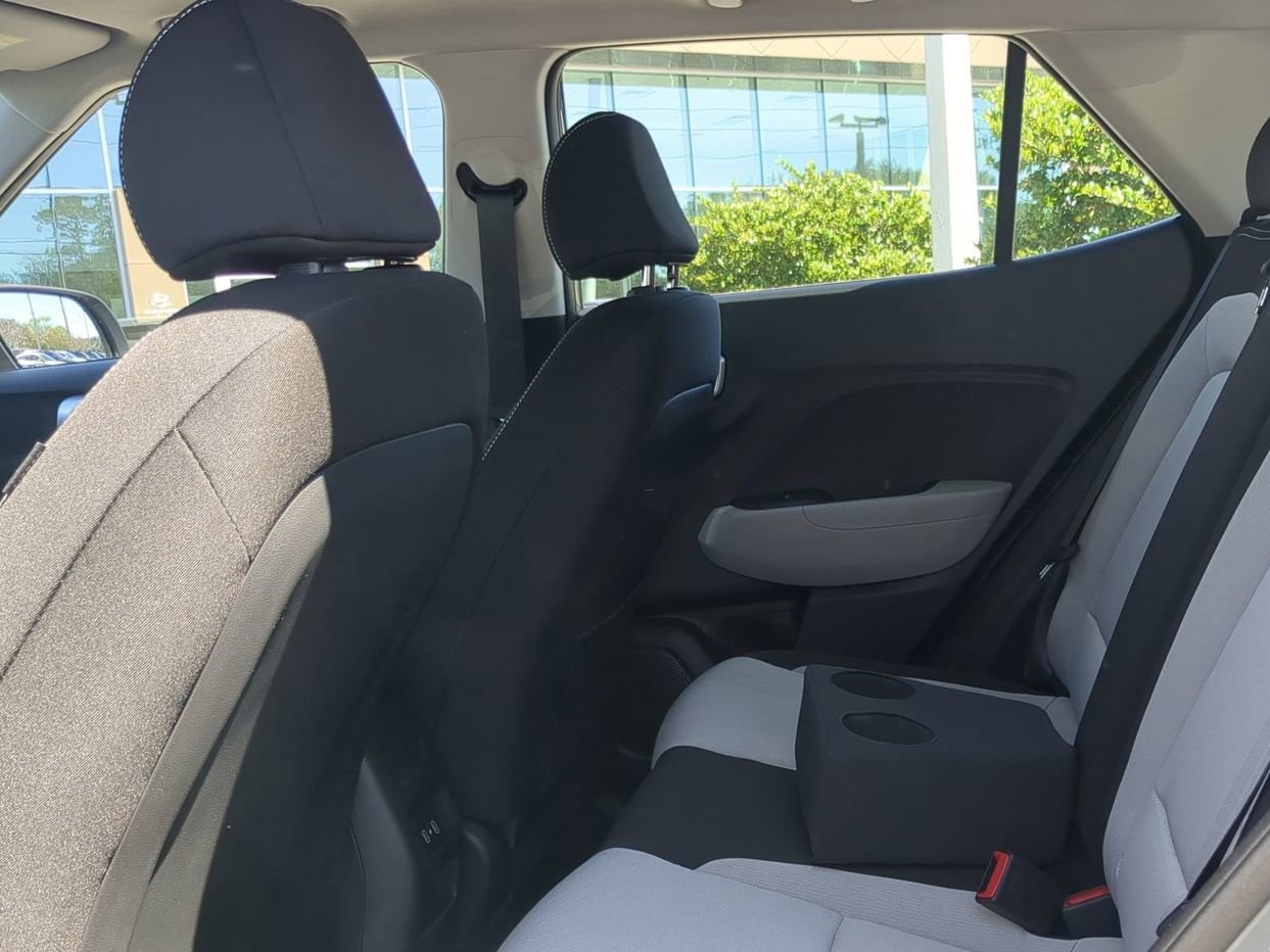 2025 Hyundai Venue SEL Image 19 of 38