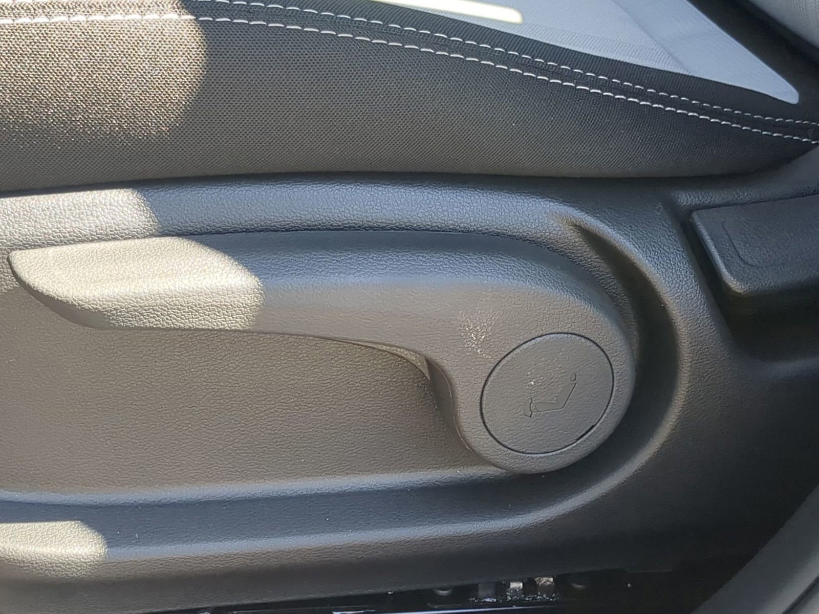 2025 Hyundai Venue SEL Image 26 of 38