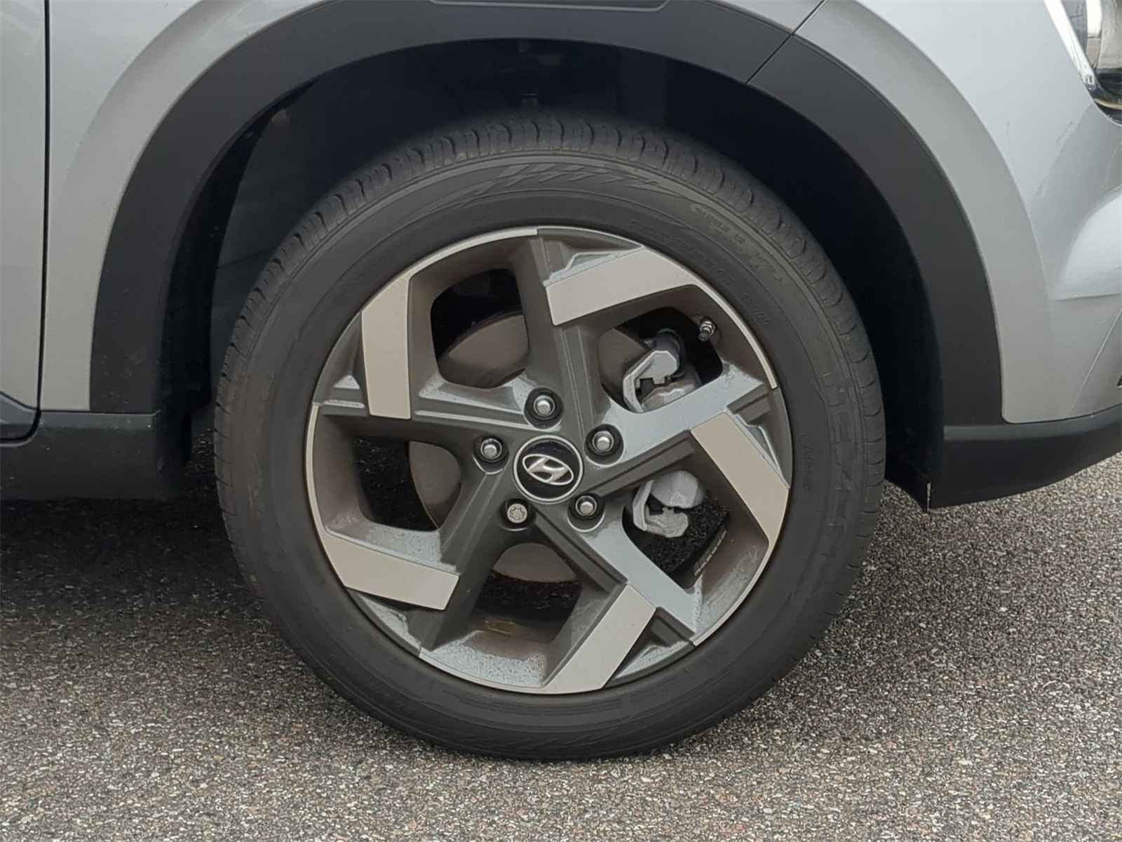 2025 Hyundai Venue SEL Image 18 of 38