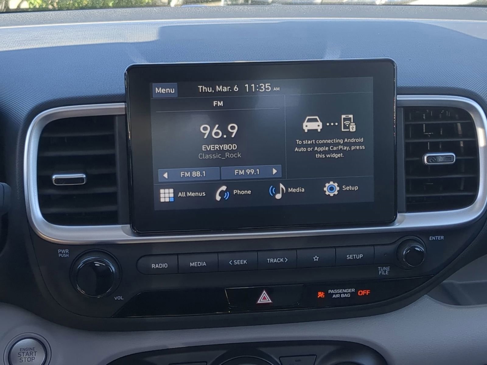 2025 Hyundai Venue SEL Image 24 of 38