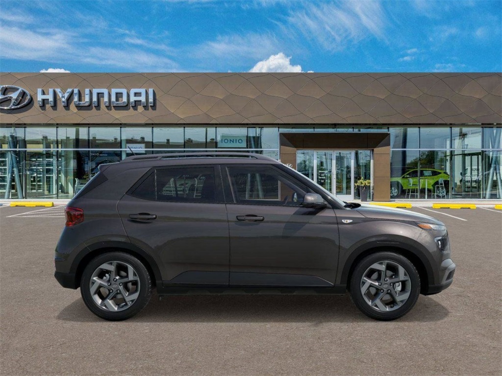 2025 Hyundai Venue SEL Image 4 of 17