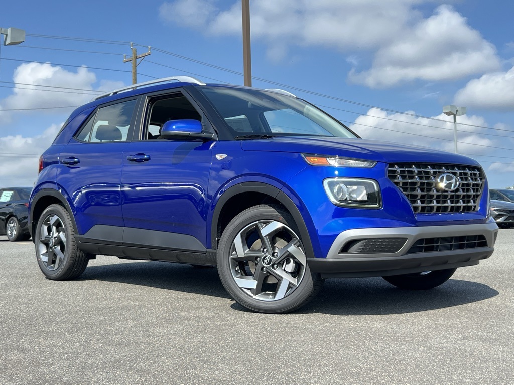 2025 Hyundai Venue SEL Image 2 of 18