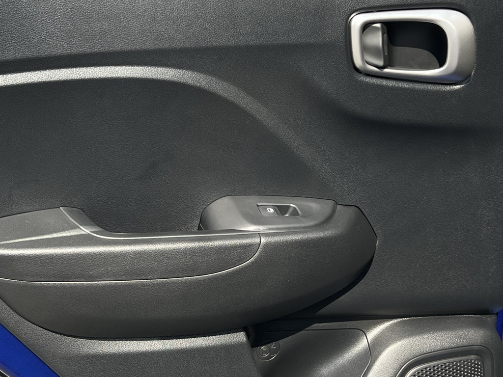 2025 Hyundai Venue SEL Image 12 of 18