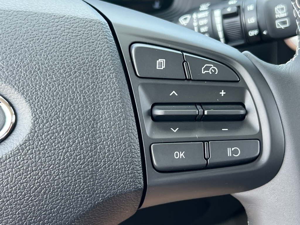 2025 Hyundai Venue SEL Image 13 of 18