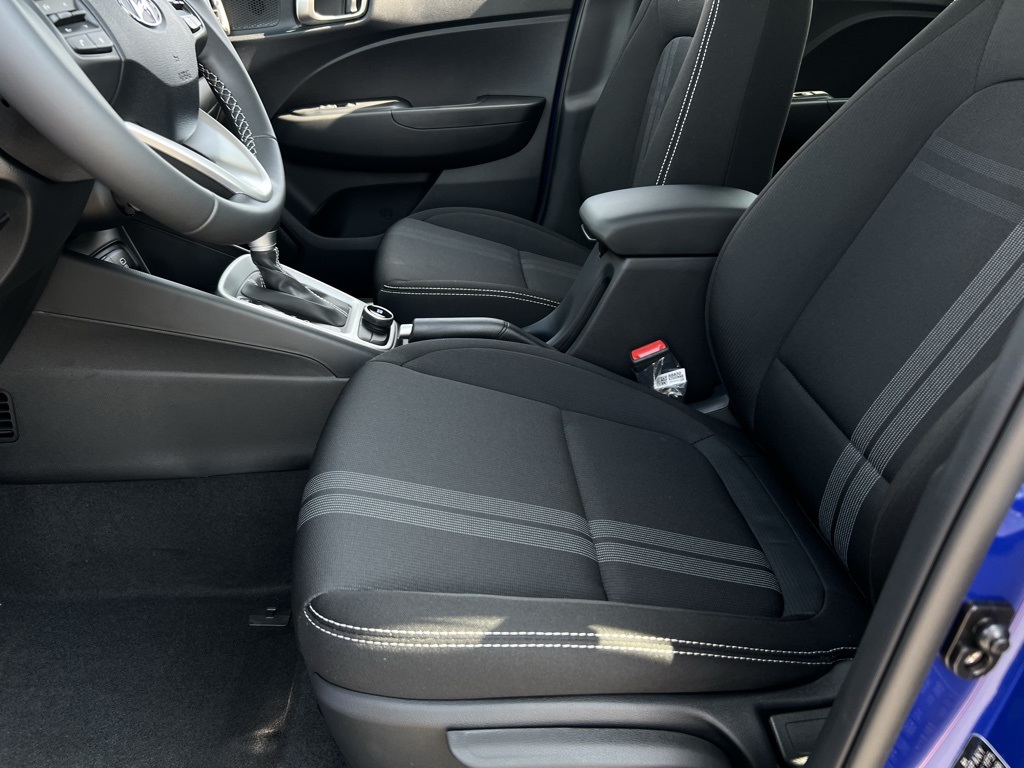 2025 Hyundai Venue SEL Image 7 of 18