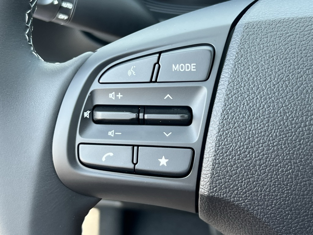 2025 Hyundai Venue SEL Image 14 of 18