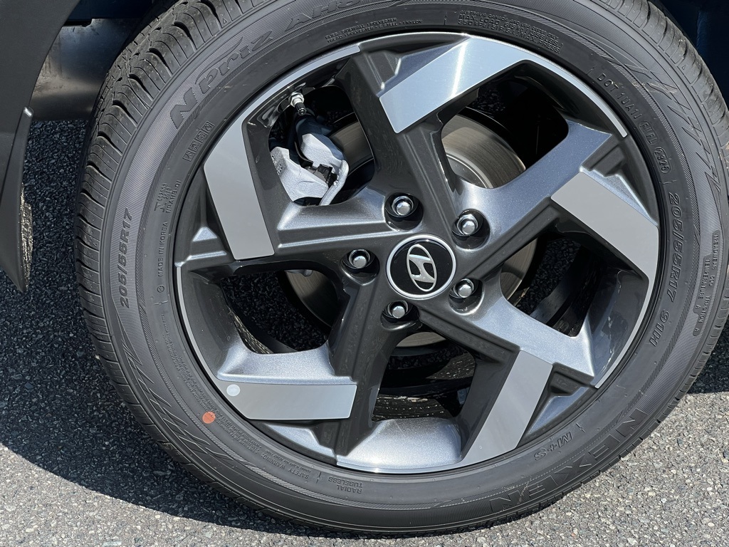 2025 Hyundai Venue SEL Image 6 of 18