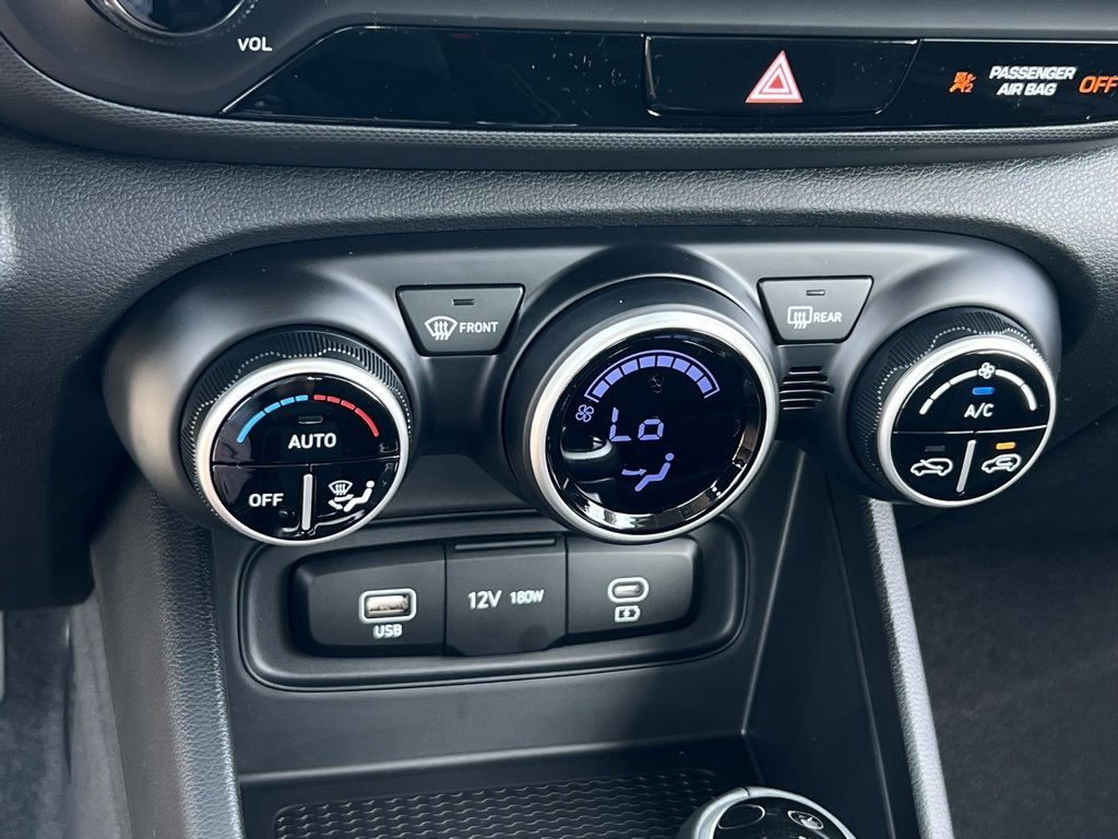 2025 Hyundai Venue SEL Image 16 of 18