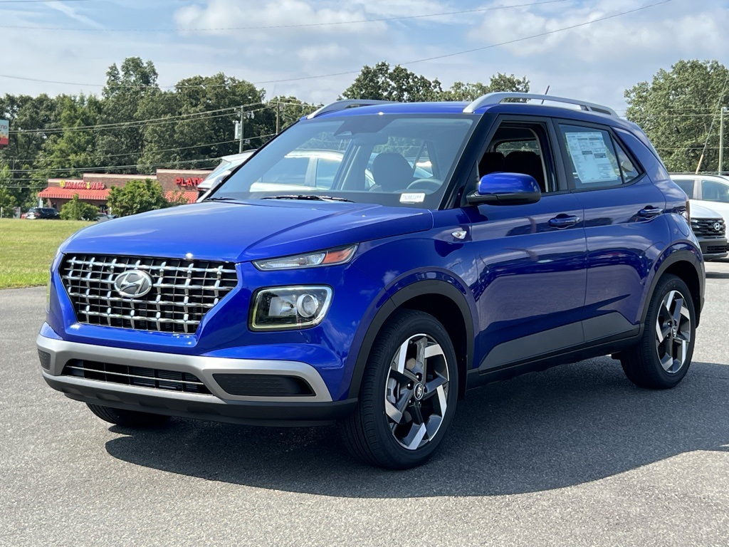 2025 Hyundai Venue SEL Image 1 of 18