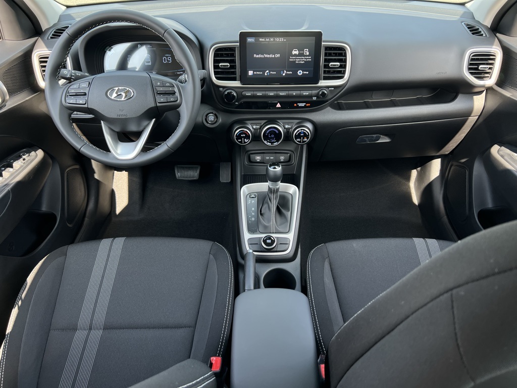 2025 Hyundai Venue SEL Image 9 of 18