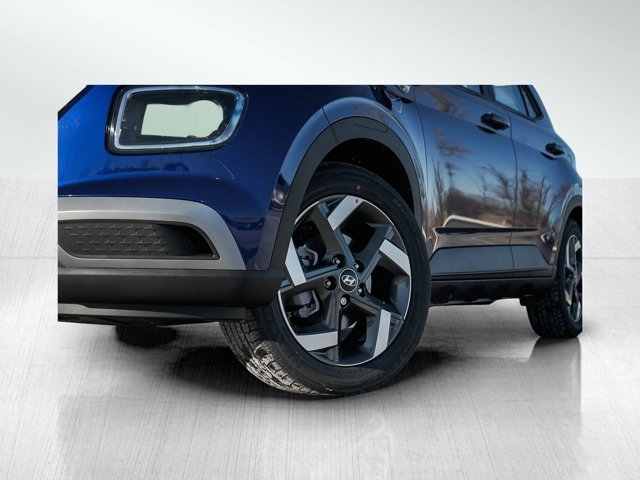 Vehicle image 4 of 24