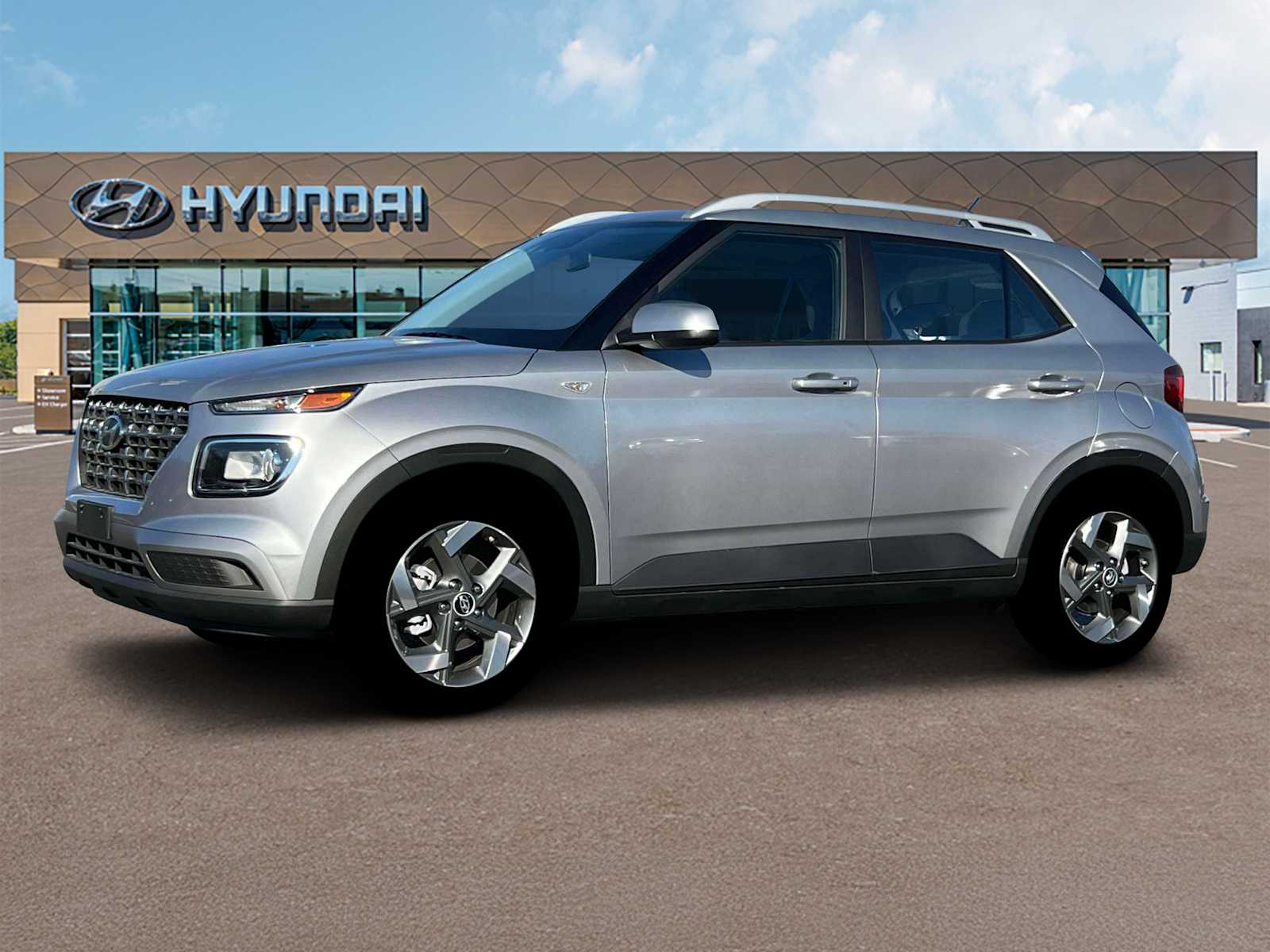 2025 Hyundai Venue SEL Image 2 of 19