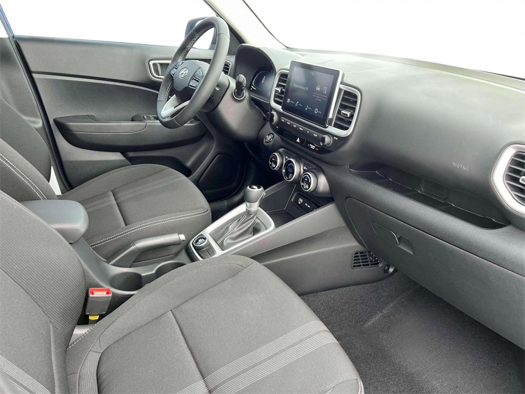 2025 Hyundai Venue SEL Image 31 of 35