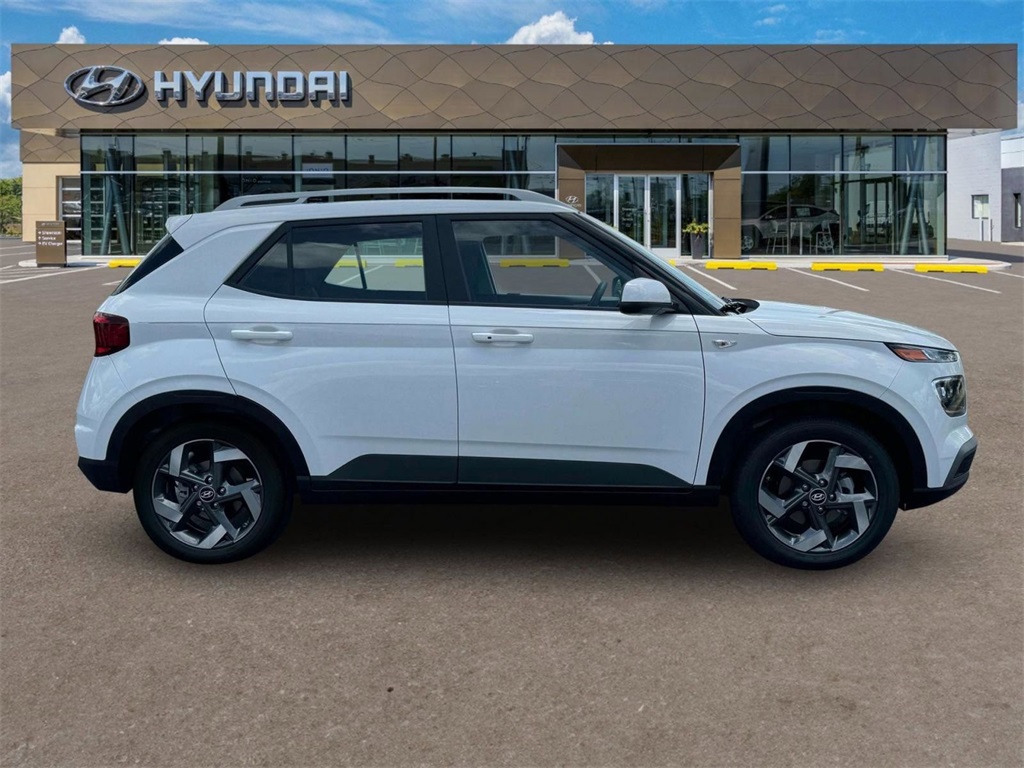 2025 Hyundai Venue SEL Image 9 of 35