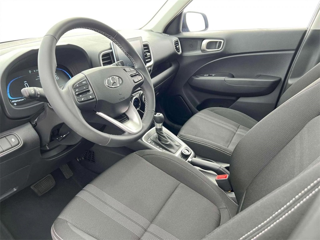2025 Hyundai Venue SEL Image 28 of 35