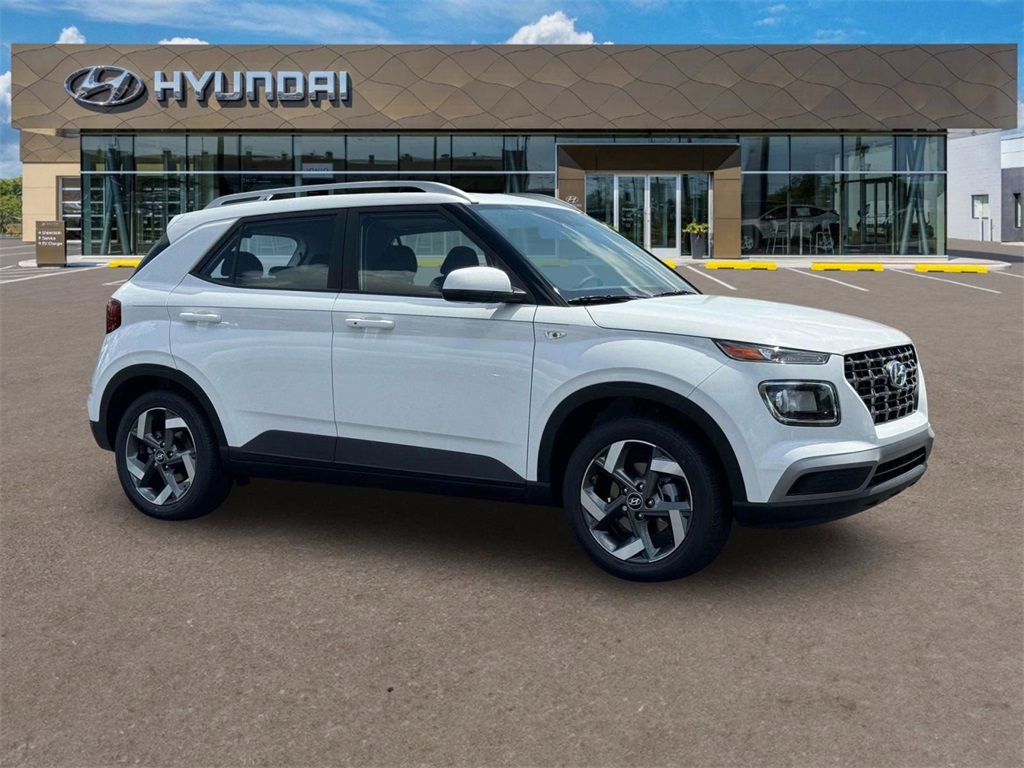 2025 Hyundai Venue SEL Image 7 of 35