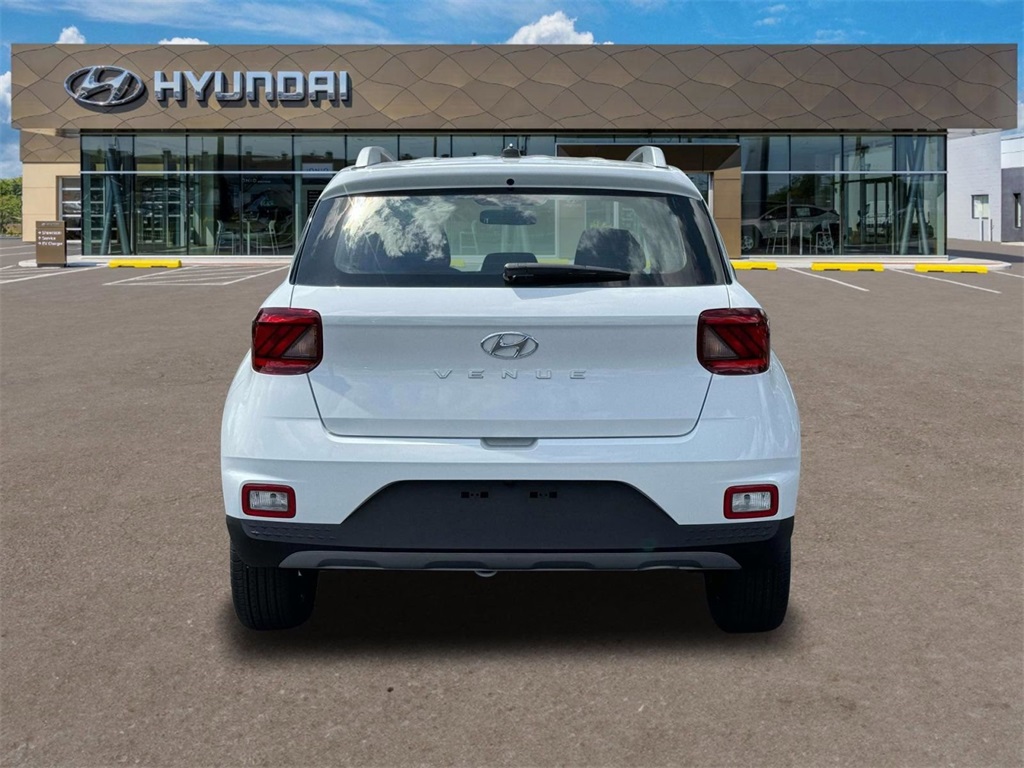 2025 Hyundai Venue SEL Image 16 of 35