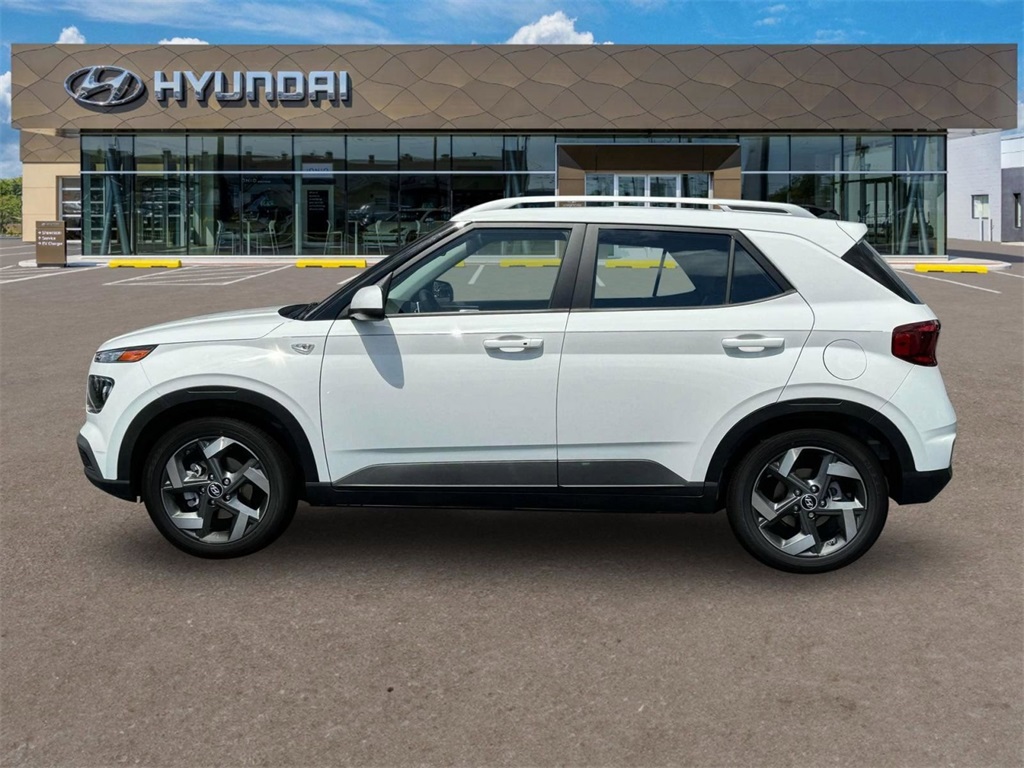 2025 Hyundai Venue SEL Image 12 of 19