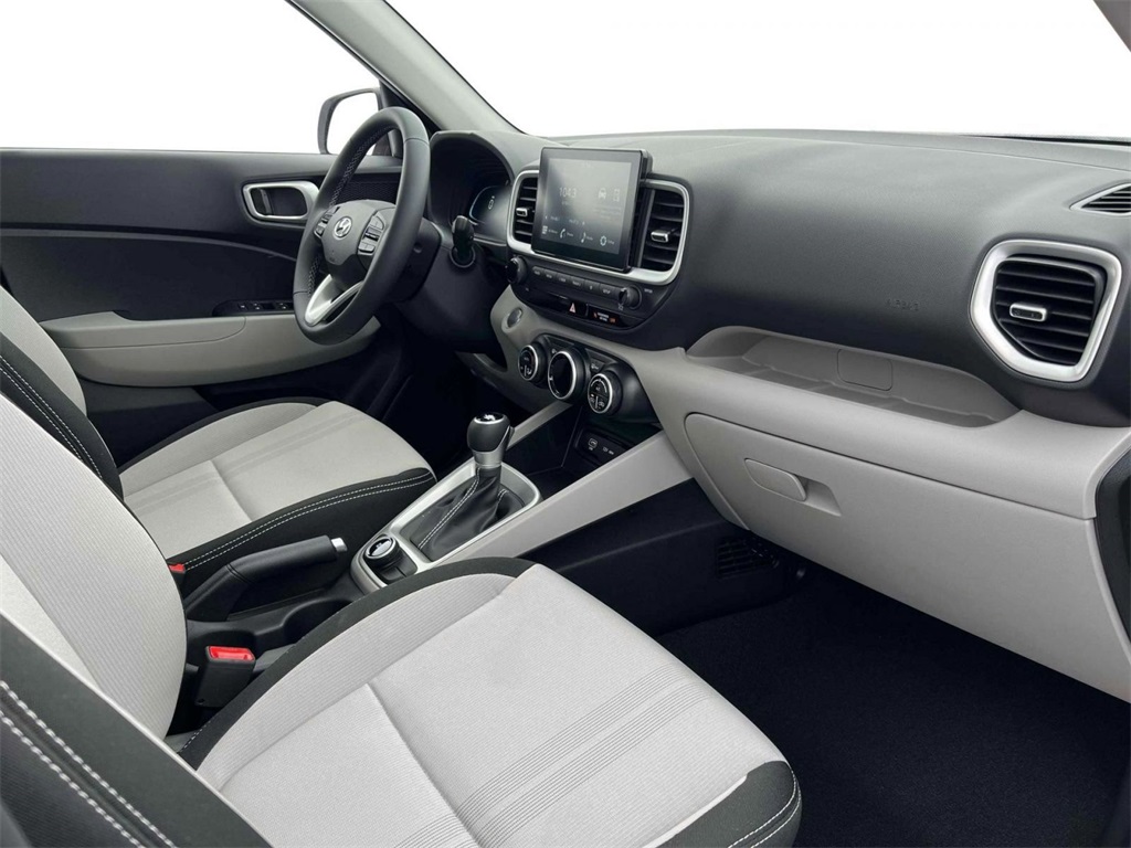 2025 Hyundai Venue SEL Image 15 of 19