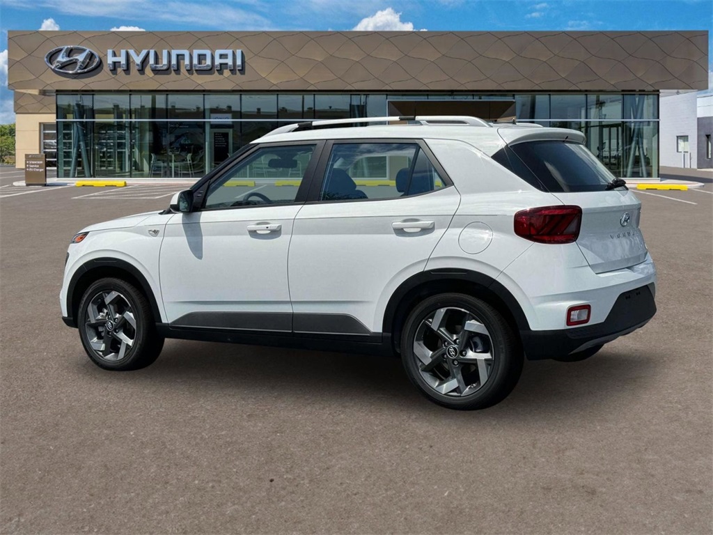 2025 Hyundai Venue SEL Image 11 of 19