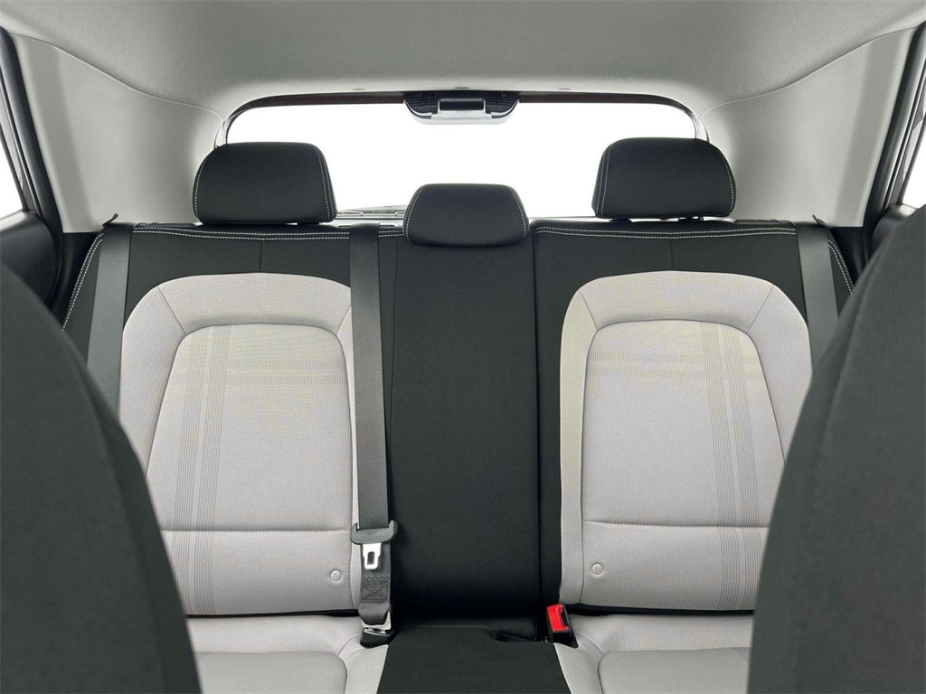 2025 Hyundai Venue SEL Image 13 of 19