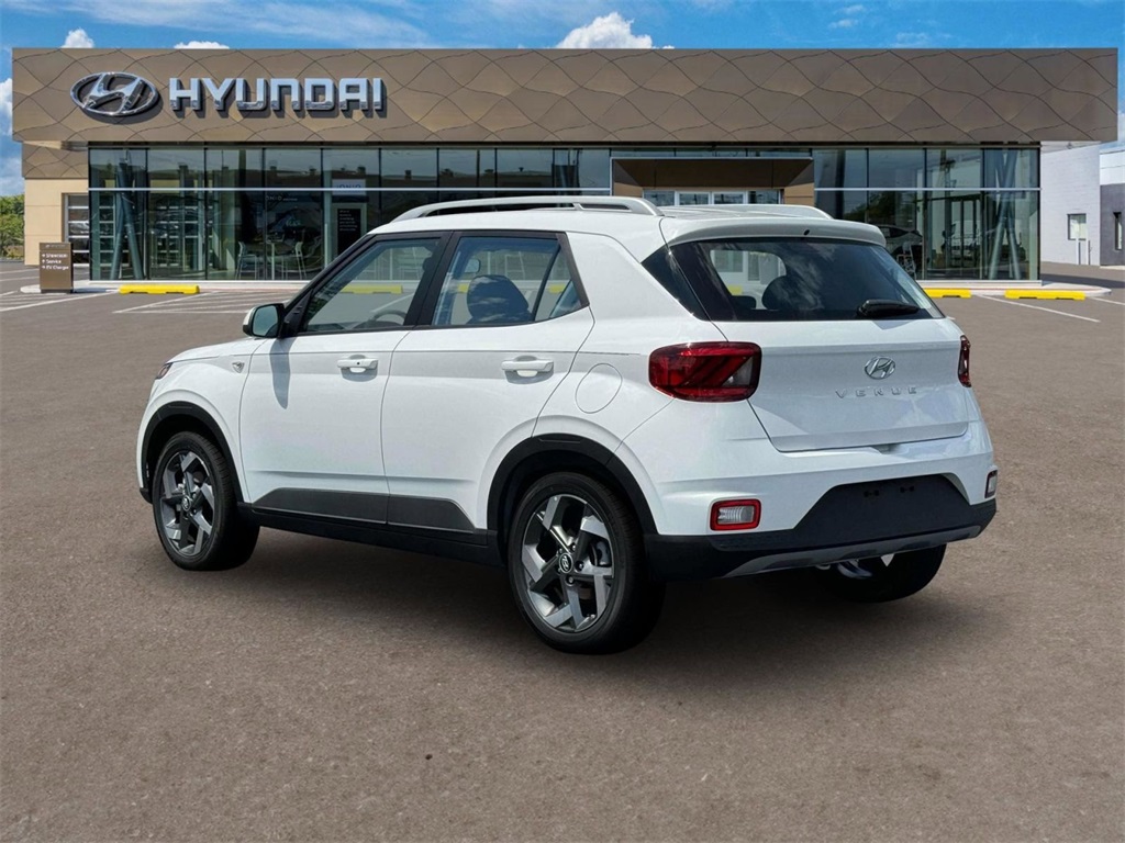 2025 Hyundai Venue SEL Image 10 of 19